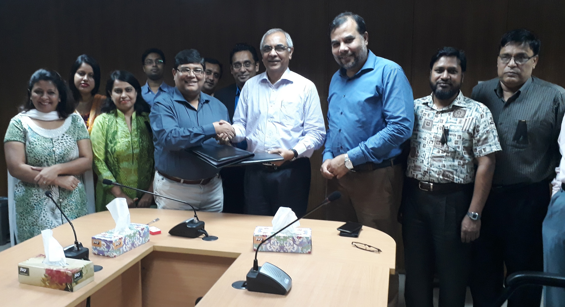 Contract signing with BracNet at CPTU-Contract signing with BracNet at CPTU